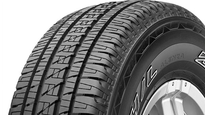 Close up image of the Bridgestone Dueler H/L Alenza Plus tire