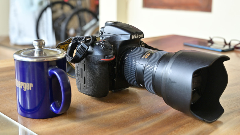 nikon d1810 with zoom lens