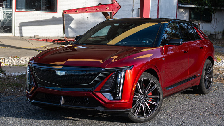 2026 Cadillac Lyriq-V front 3/4 view