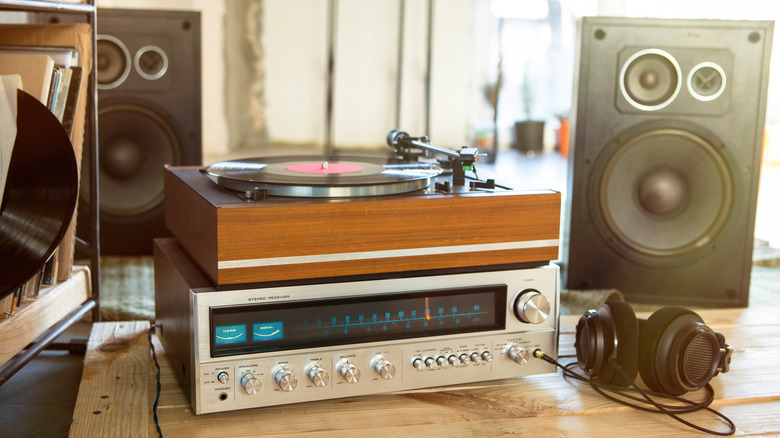 Turntable on top of amp
