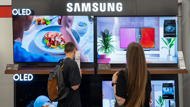 People buying TVs